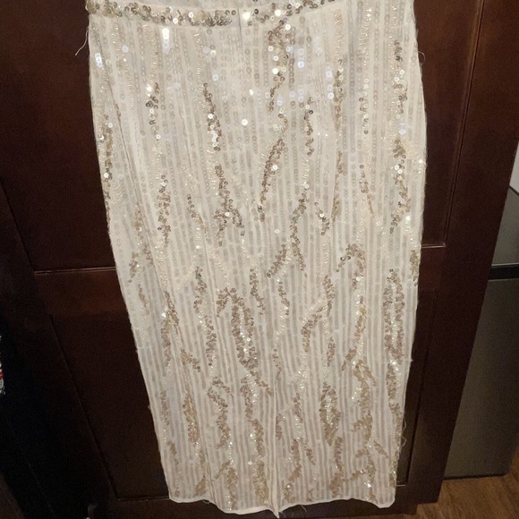 MAC DUGGAL 93591 SEQUINED V-NECK FLUTTER SLEEVE TEA LENGTH OYSTER SHEAT DRESS 4 - Picture 11 of 11